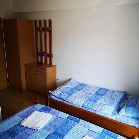 Hills Vlasic Apartment *
