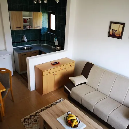 Apartment Hills Vlasic *